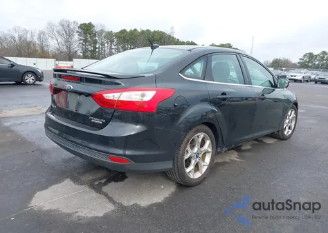 2014 Ford Focus Titanium z USA, uszkodzony, nr VIN 1FADP3J27EL227311